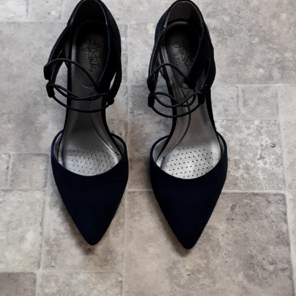 Navy/black Life Stride heels